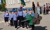 Наши педагоги УМЦ Авангард с гордостью приняли участие в торжественном параде, посвященном 80-летию Дня Победы, в прогимназии РЖД!